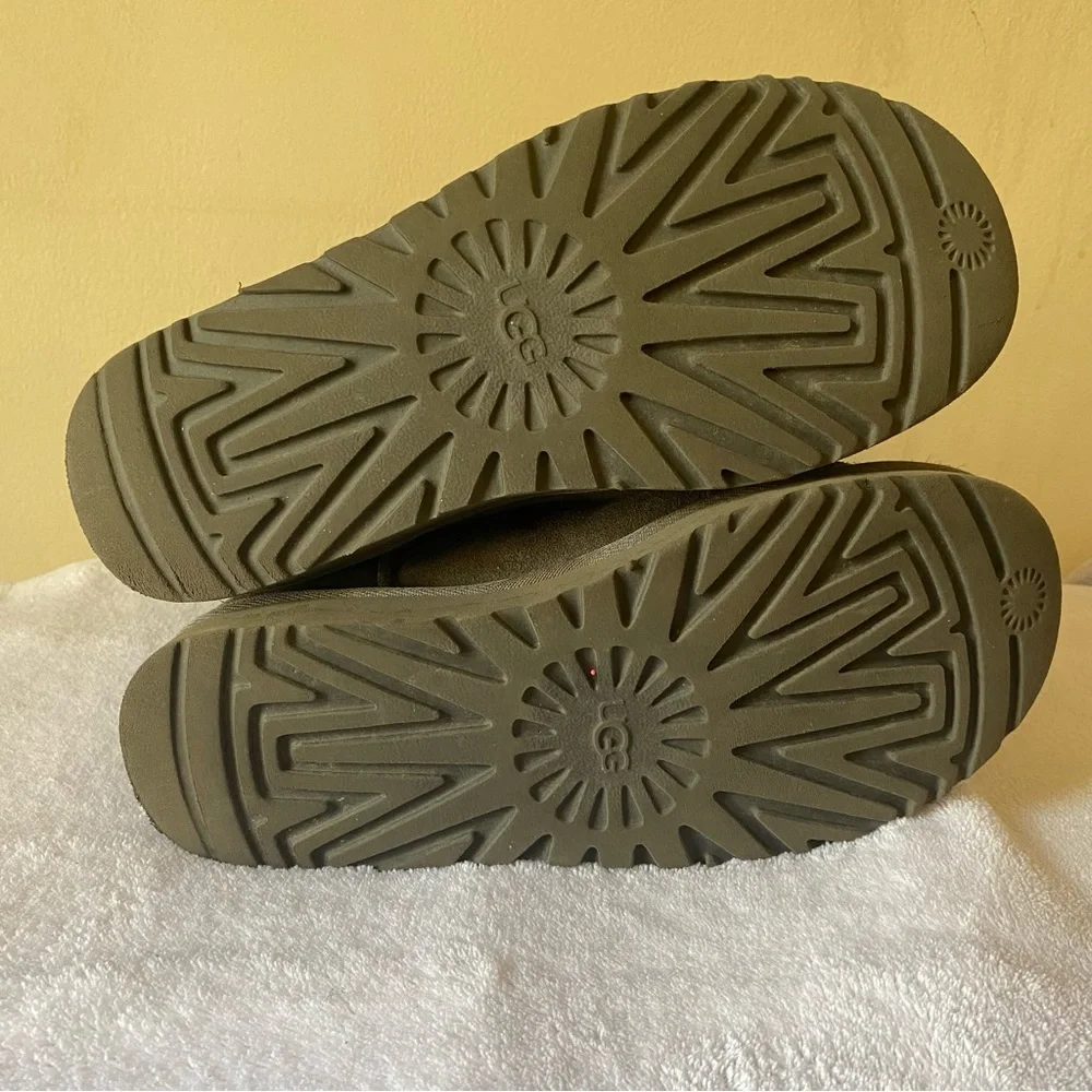 Women’s Gray Marciela Ugg Winter Boots Size 8 With Buttons